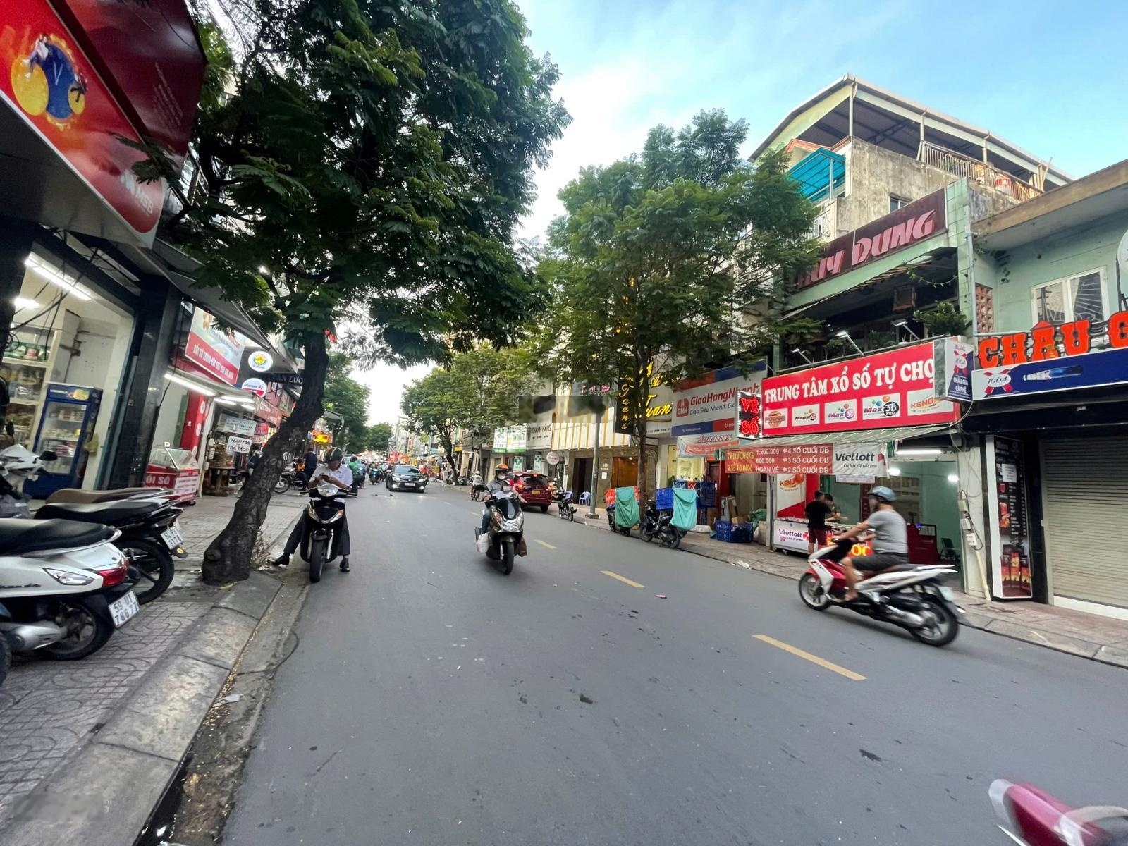 4,5 x 21m, xây 4 tầng, vừa ở + vừa cho thuê, mặt tiền có lề đường Thân Nhân Trung, giá 16,5 tỷ