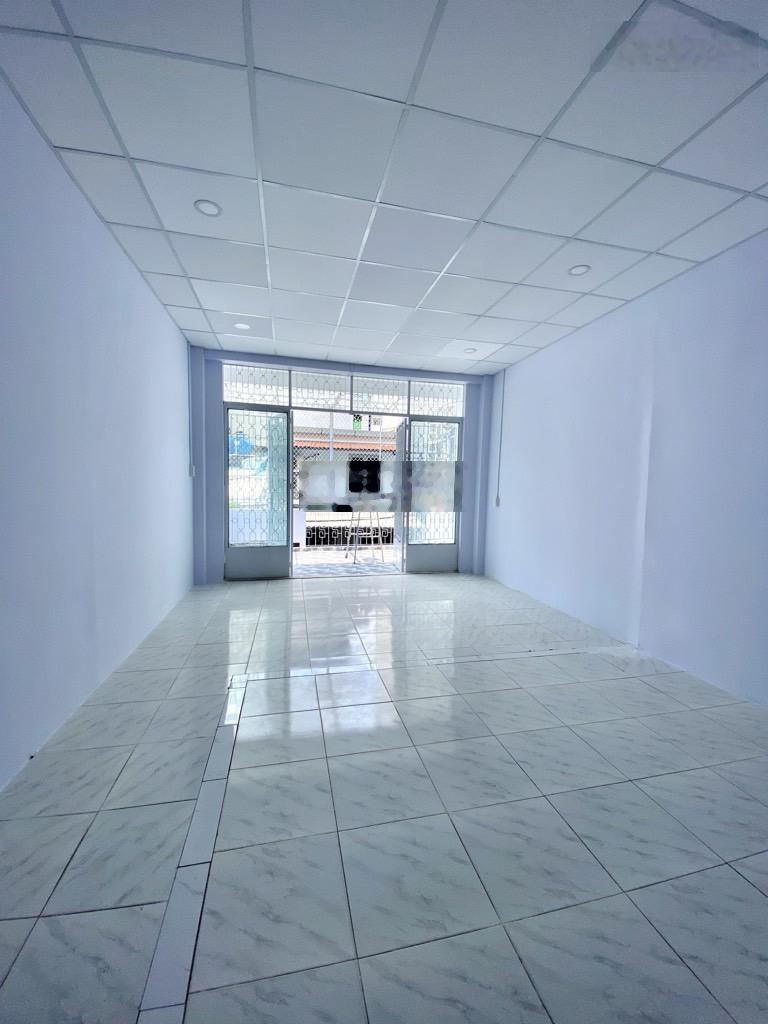 Bán gấp Quận 10 đường Cách Mạng Tháng 8 HXH 64m 3 tầng chỉ 9.37 tỷ, LH: 0933233236
