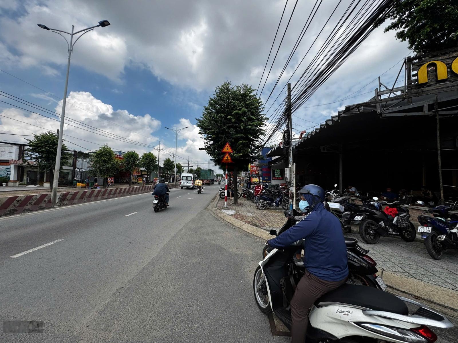 Chủ Cần Tiền, Bán Gấp Lô Đất Đẹp ngay đường DT 743, Vừa ở Vừa Kinh Doanh được