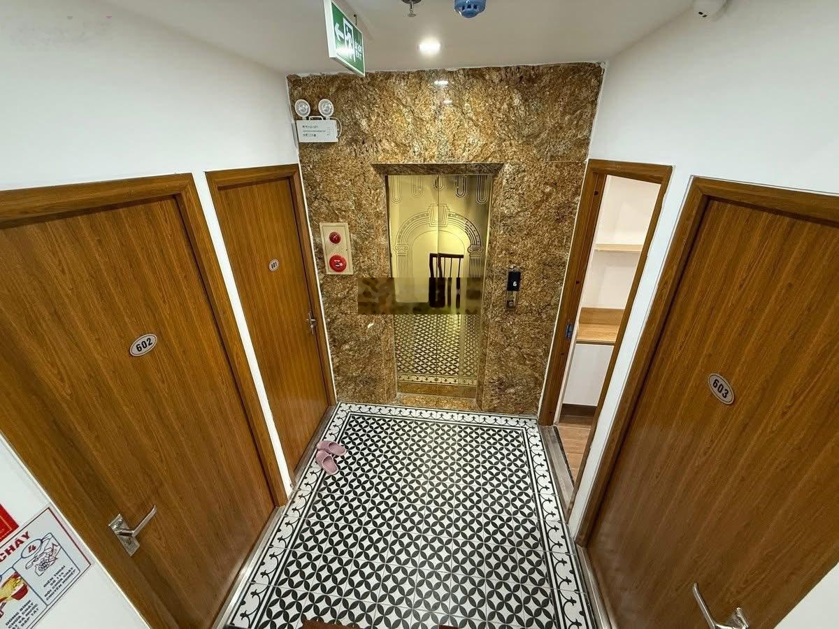 Hàng vip dòng tiền - 1 hầm 9 nổi - diện tích 102m x 10 tầng thang máy - sổ đỏ chính chủ.