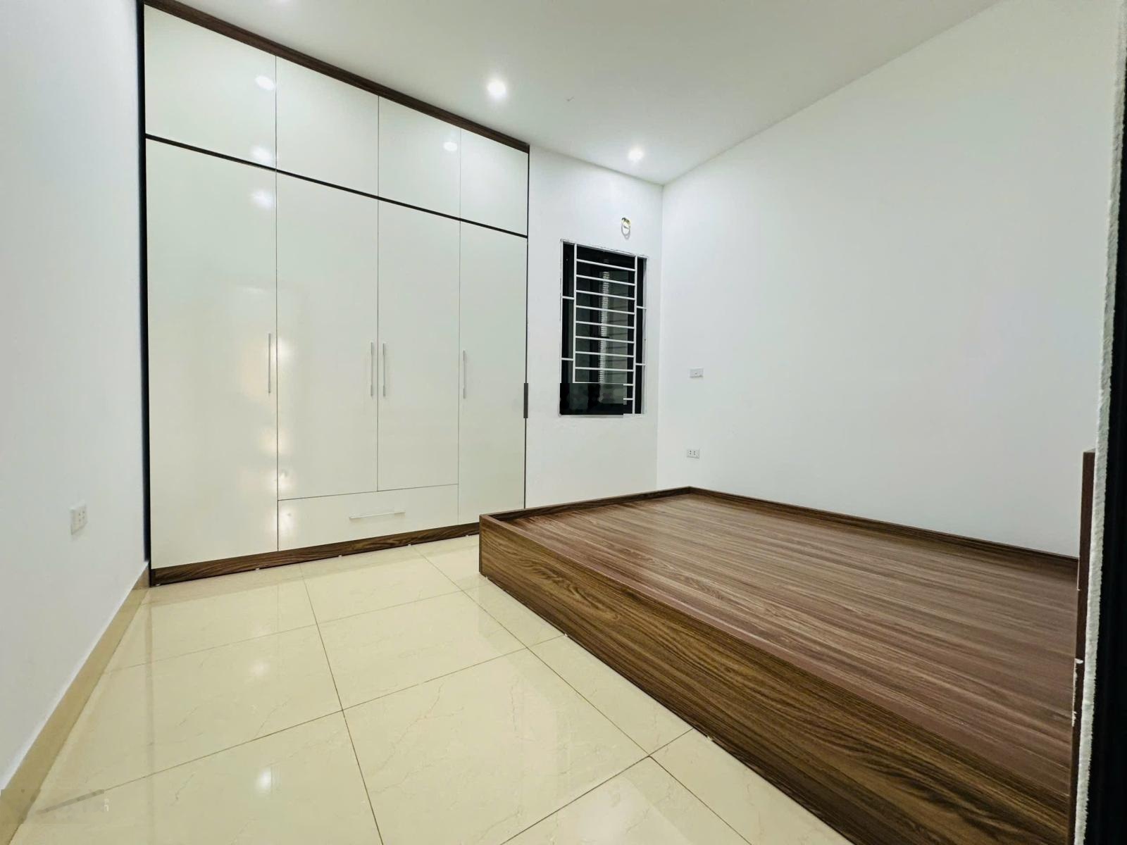 Nhà đẹp mặt ngõ ful nội thất - 1 ngoạt ra trục làng ô tô - tổng 4 ngủ - nói không quy hoạch