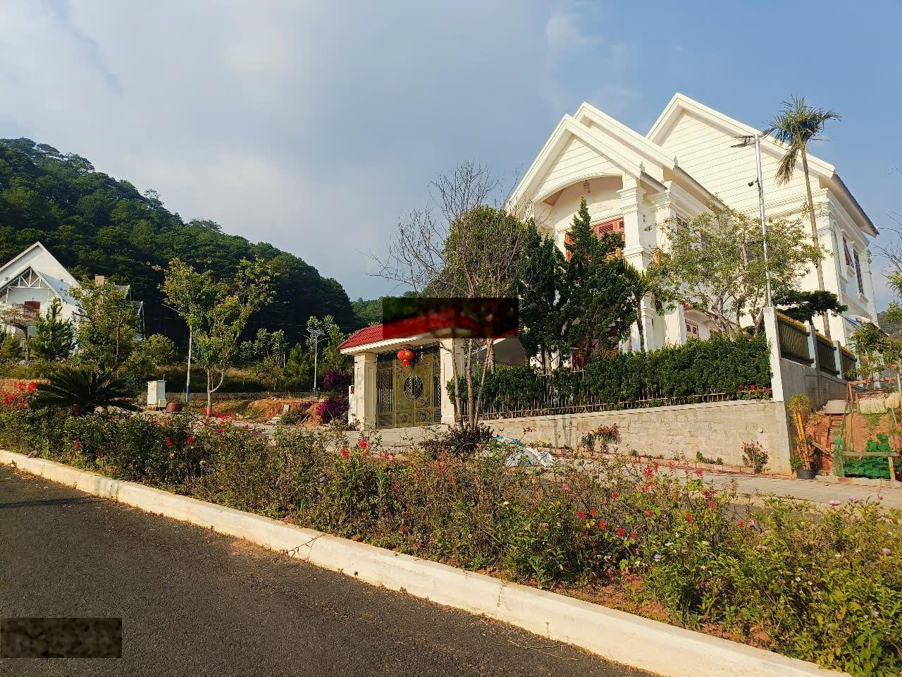 Đất biệt thự ngay thị trấn Lạc Dương, DT: 376m2 full thổ cư, view đẹp, đường ô tô. Giá 4.8 tỷ