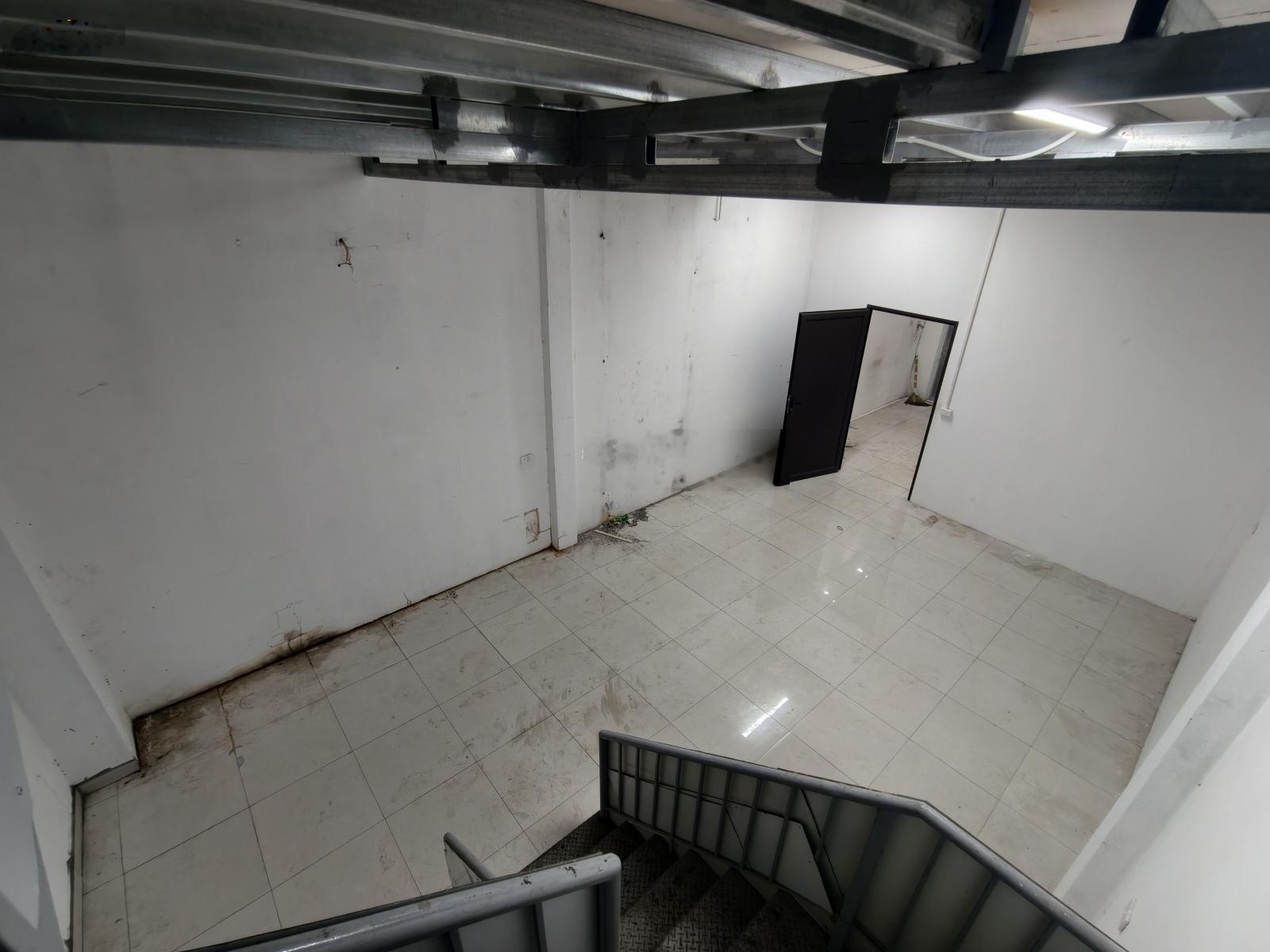 Cho thuê kho/xưởng 120m2, 2 tầng đẹp mặt tiền 5m xe 10 tấn đỗ cửa Bằng Liệt, Tây Linh Đàm