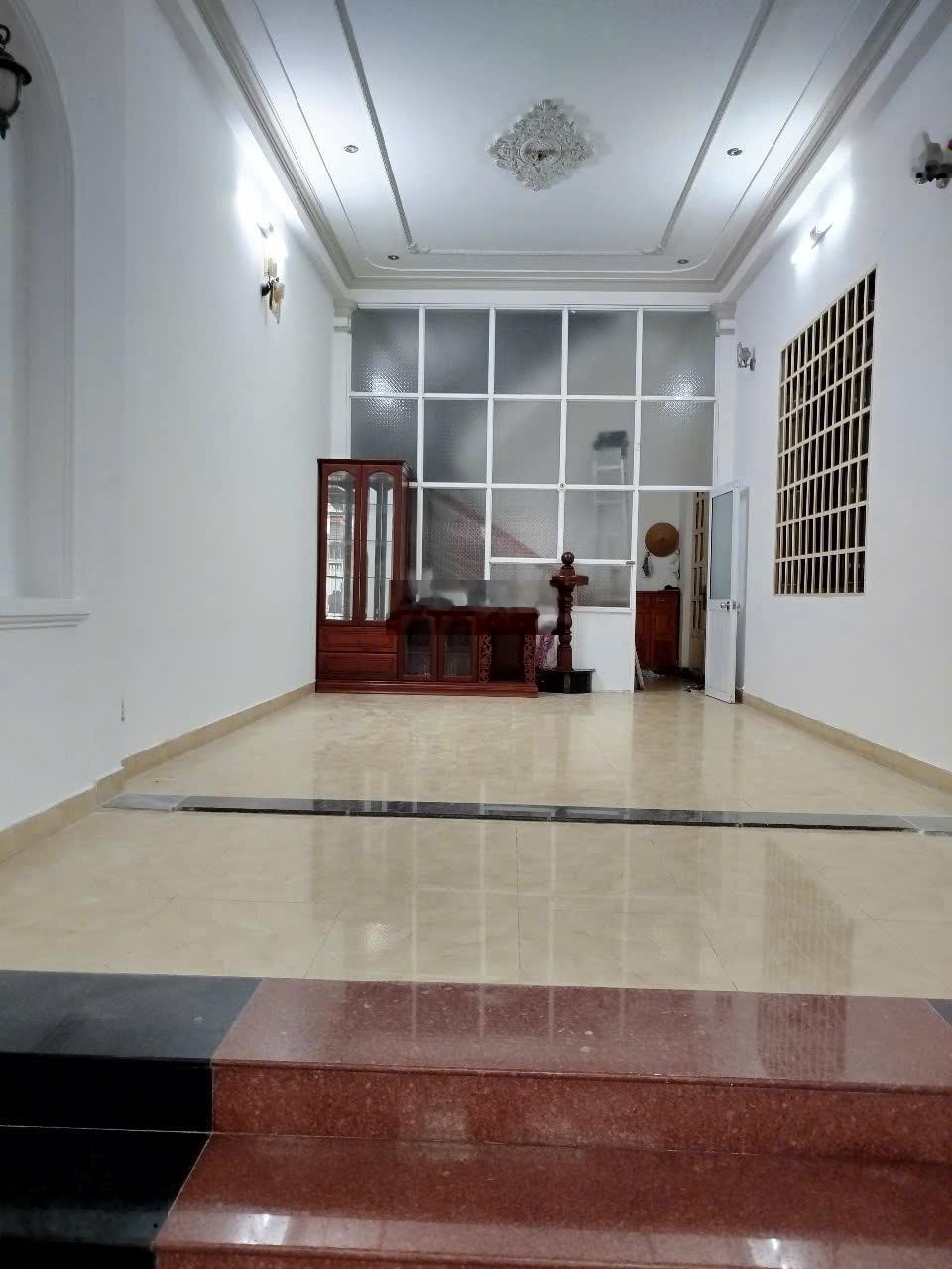Cho thuê MT 40 m2 tầng trệt làm kho hàng, văn phòng... Tại 50/52 Lê Thị Hồng, Gò Vấp, 8 triệu