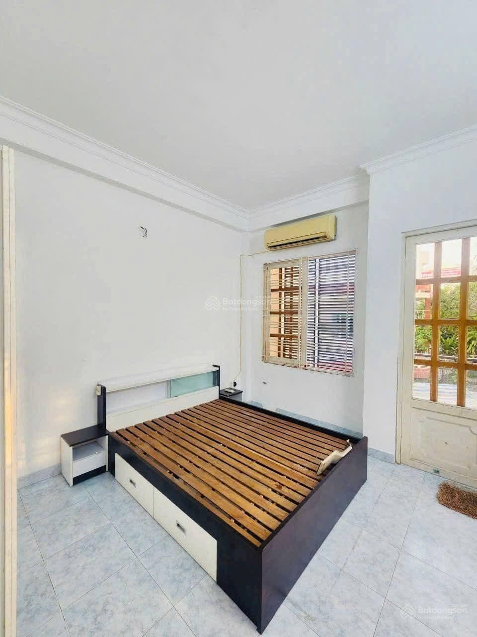 Bán nhà đường Phan Văn Trị, Hẻm 8m, 1 sẹc ngắn, 4 Tầng, thuê 16tr/th