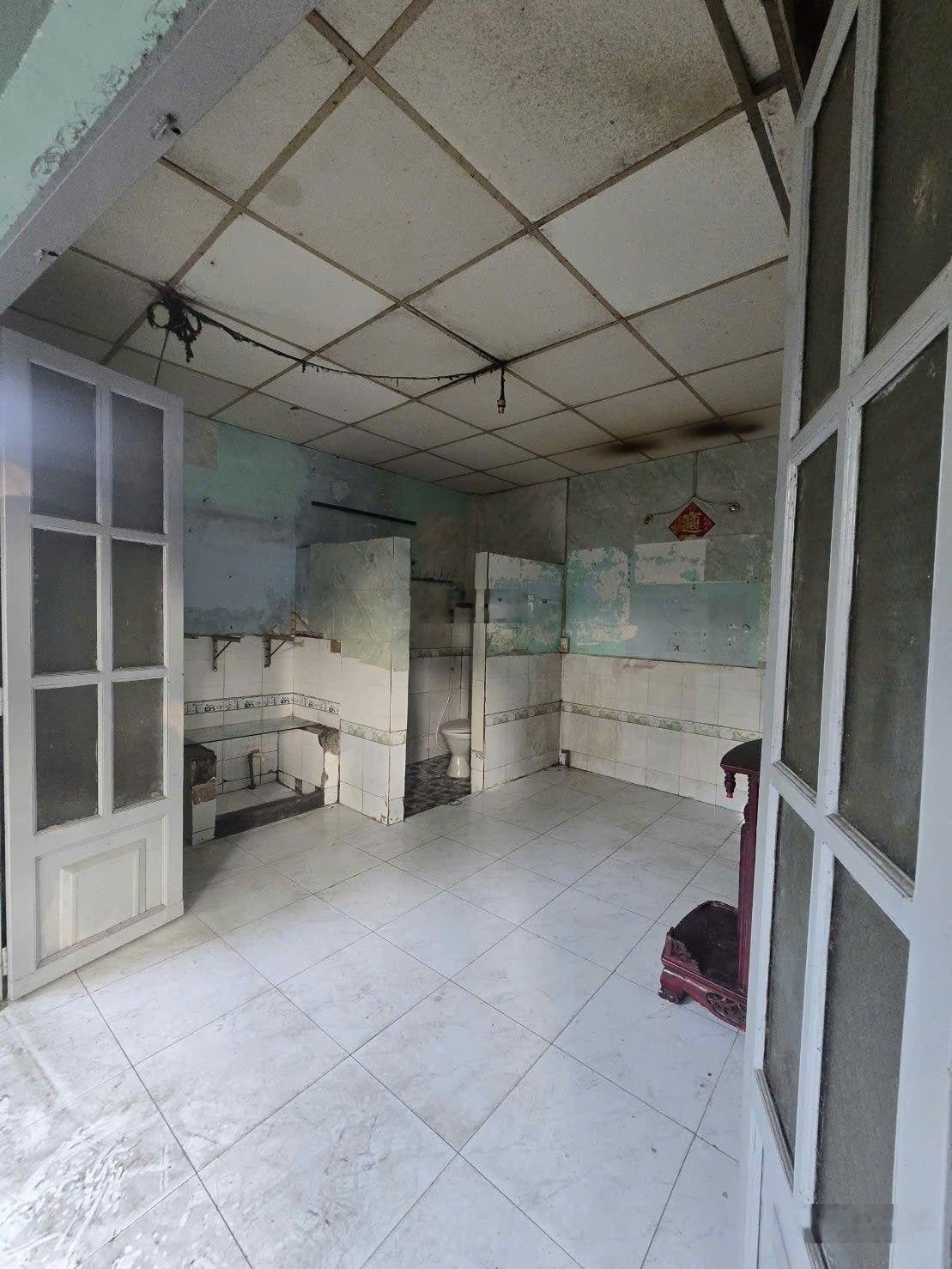 Nhỉnh 1 tỷ có nhà mặt tiền hẻm 6m tiện mua bán kinh doanh