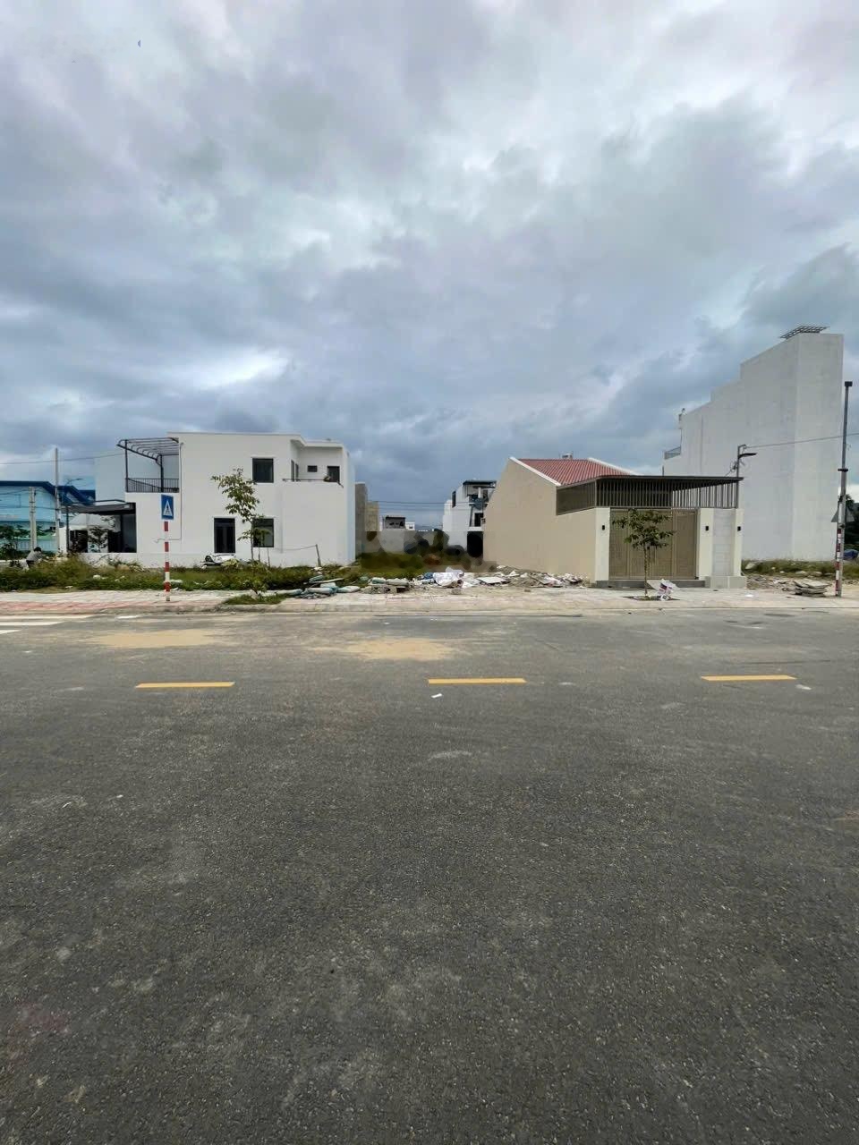 Bán cắt lỗ lô tái định cư Ngọc Hiệp, mặt tiền đường nhựa 20m, đường lớn nhất dự án.