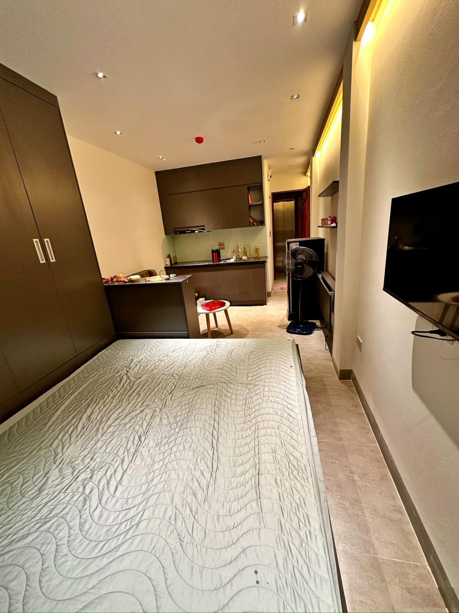Bán nhà riêng xây mới tinh 38m2, 8 tầng có thang máy cách mặt phố Lê Trọng Tấn 20m. Giá chỉ 13.8 tỷ