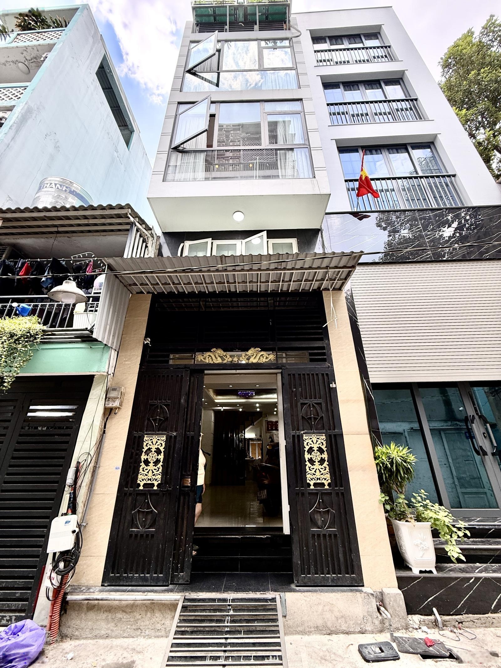 Cho thuê nhà nguyên căn 1 trệt + 3 lầu, 3 phòng ngủ 4WC, 4m * 11m, full nội thất ngay Hoàng Sa Q3