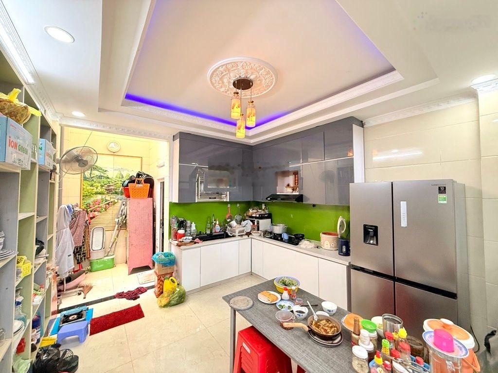 Nhà trung mỹ tây đẹp mê ô tô ngủ trong nhà chỉ 6.95 tỷ