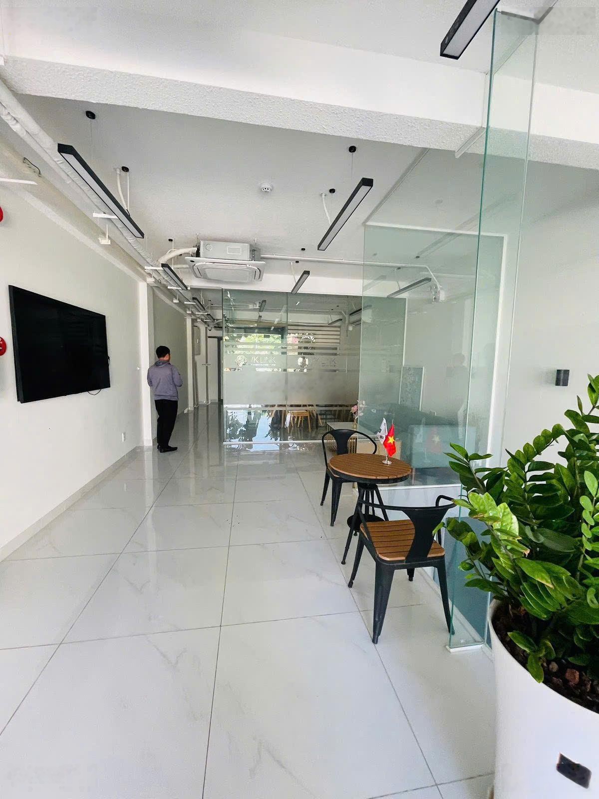 BÁN KÍN MT 8.7m Ung Văn Khiêm chỉ 23 tỷ. Dài 20m. CN 160m2. 3 tầng. HĐT 88tr. Tốt nhất khu vực