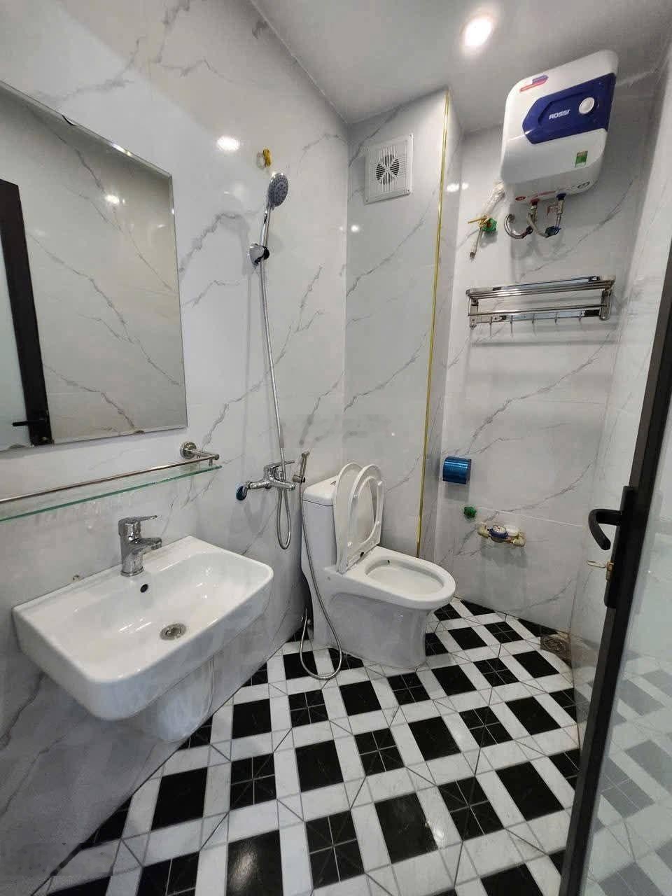 Cực hiếm! Toà dòng tiền Bùi Xương Trạch 55m2*5T, ô tô 20m, ngõ rộng, 2 thoáng, sẵn khách thuê .