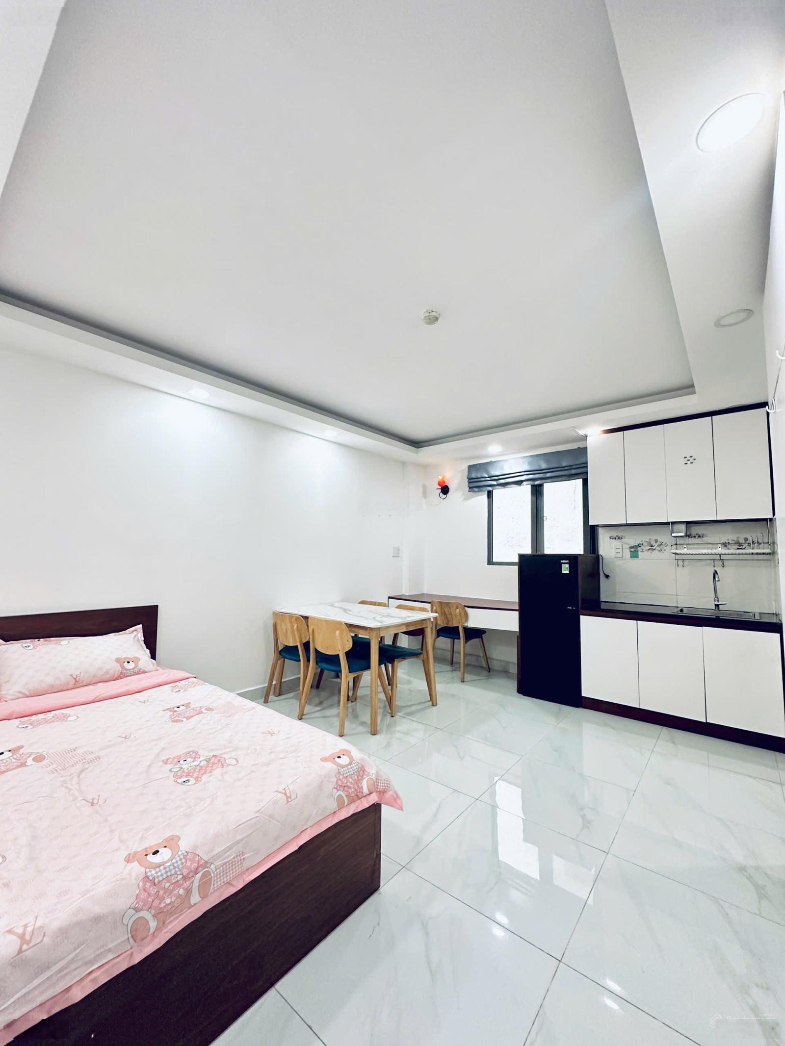 Siêu phẩm studio full nội thất cửa sổ cực xinh ngay gần cầu Nguyễn Văn Cừ - thang máy & hầm xe