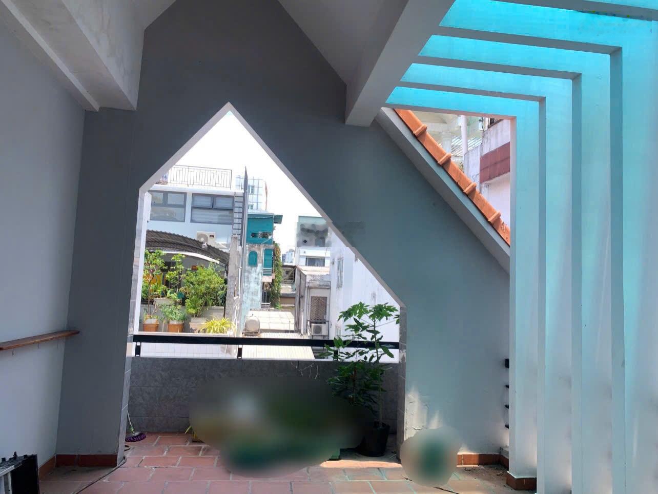 Bán nhà Lê Thị Riêng 98.9m² - căn góc 3 mặt thoáng - hẻm xe hơi - Quận 1 - giá 23.5 tỷ