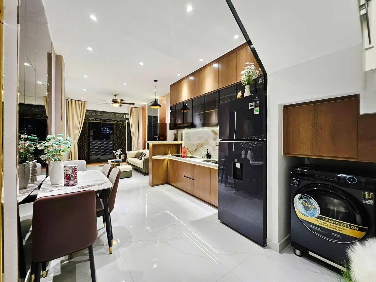 CHỦ NHÀ CẦN TIỀN BÁN GẤP NHÀ nhiều tiện ích tại Lý Thường Kiệt, 9 tỷ, 50m2