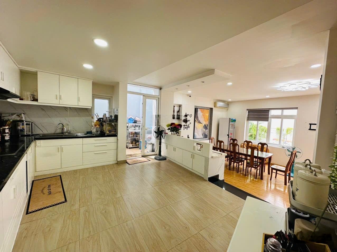 Bán nhà Hoàng Hoa Thám 155.7m² - biệt thự 3 tầng - 5PN - hẻm ô tô thông - Bình Thạnh - giá 26.5 tỷ