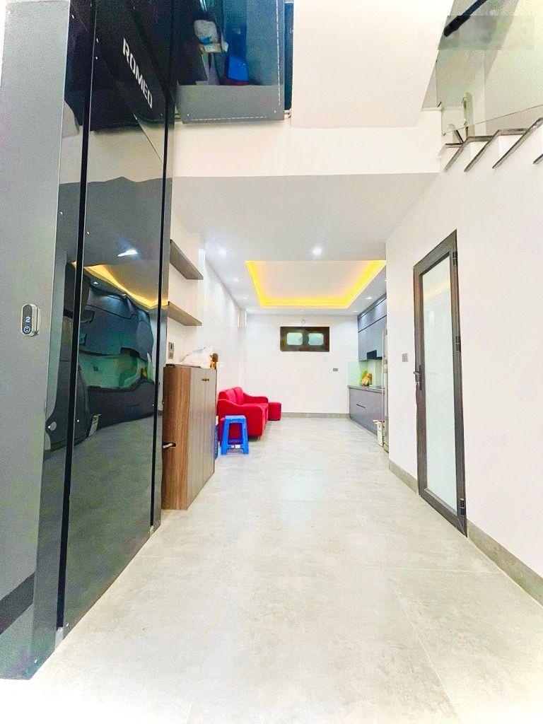 Bán nhà Lạc Long Quân, dt62m, nhà xây mới, 5 tầng thang máy, view Hồ Tây, gần phố, gần ô tô.