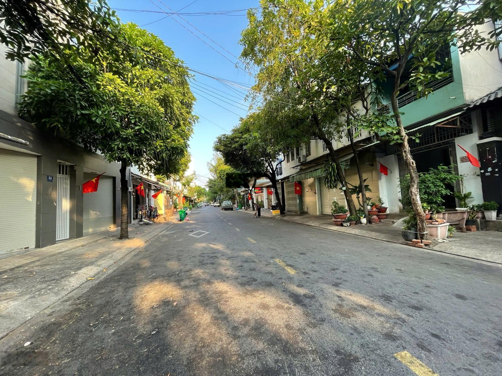 Bán nhà - Mặt tiền khu Họ Lê ( 4x20m) 3 lầu. Giá 10,8 tỷ,P Phú Thạnh,Q Tân Phú