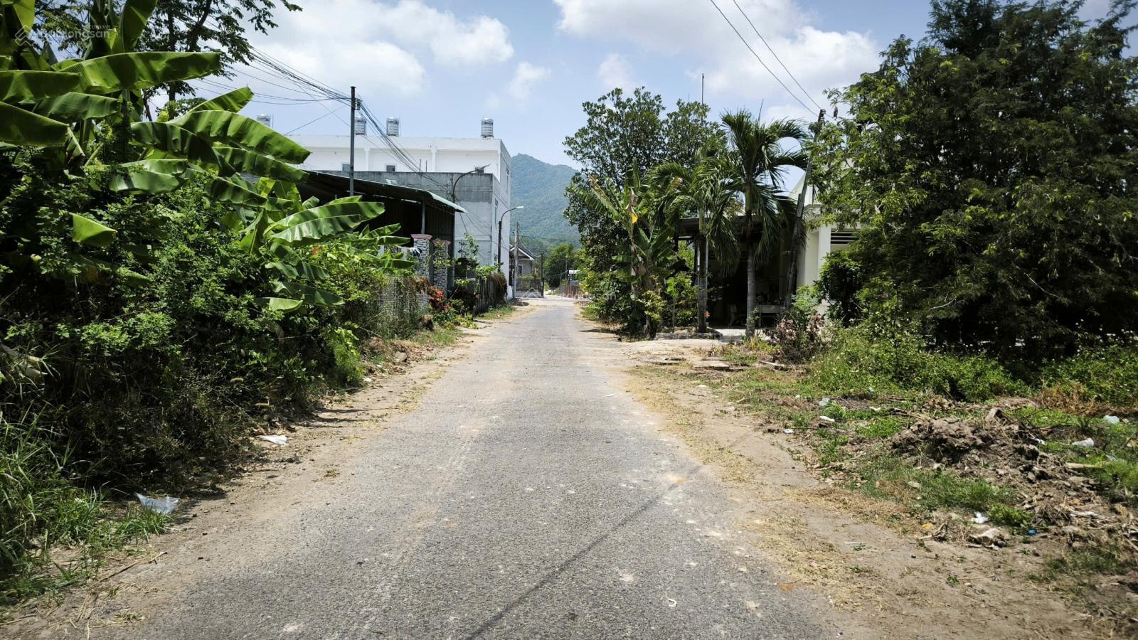 Bán gấp DTCN 152m2 (ngang 5 dài 30m) trung tâm xã Châu Pha