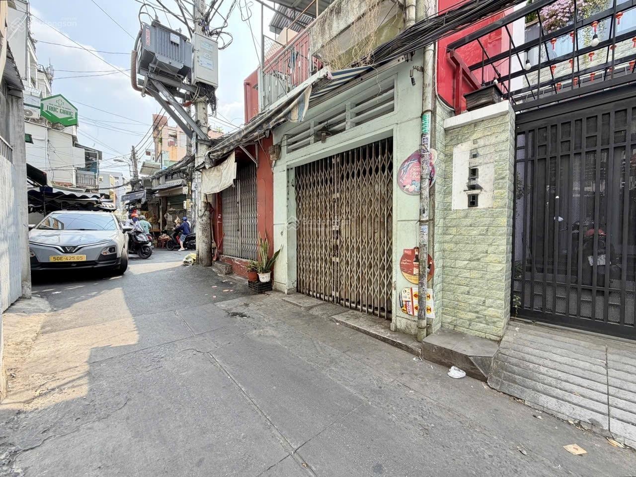 Ngay sau lưng căn mặt tiền Cô Giang, Phường 2, Phú Nhuận - nhà đẹp 2 tầng - full nội thất giá 5,8t