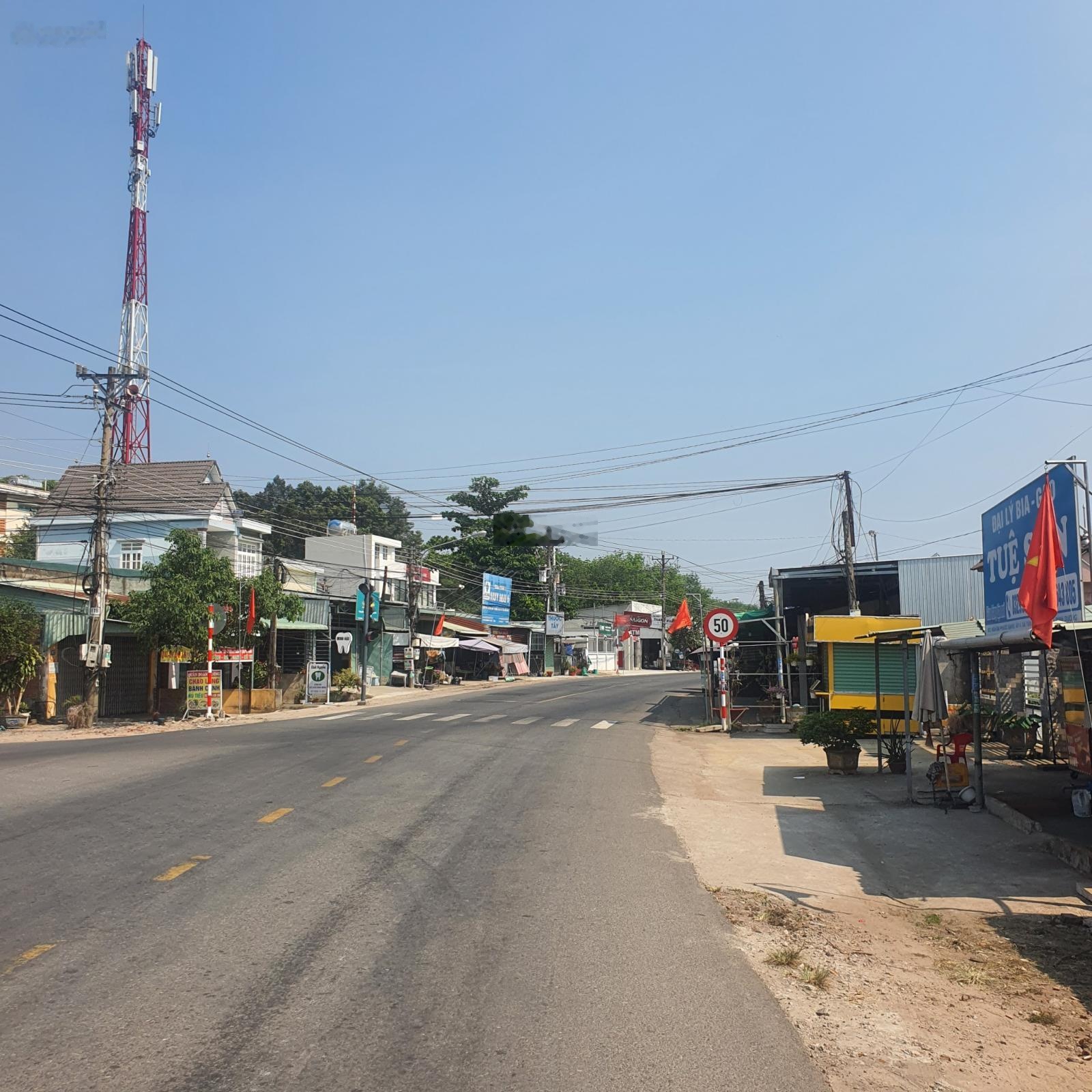 Đất Ngộp (18x40)=720m2 Sổ Riêng Thổ Cư Sát Chợ, Đường Nhựa 15m Giá 660tr