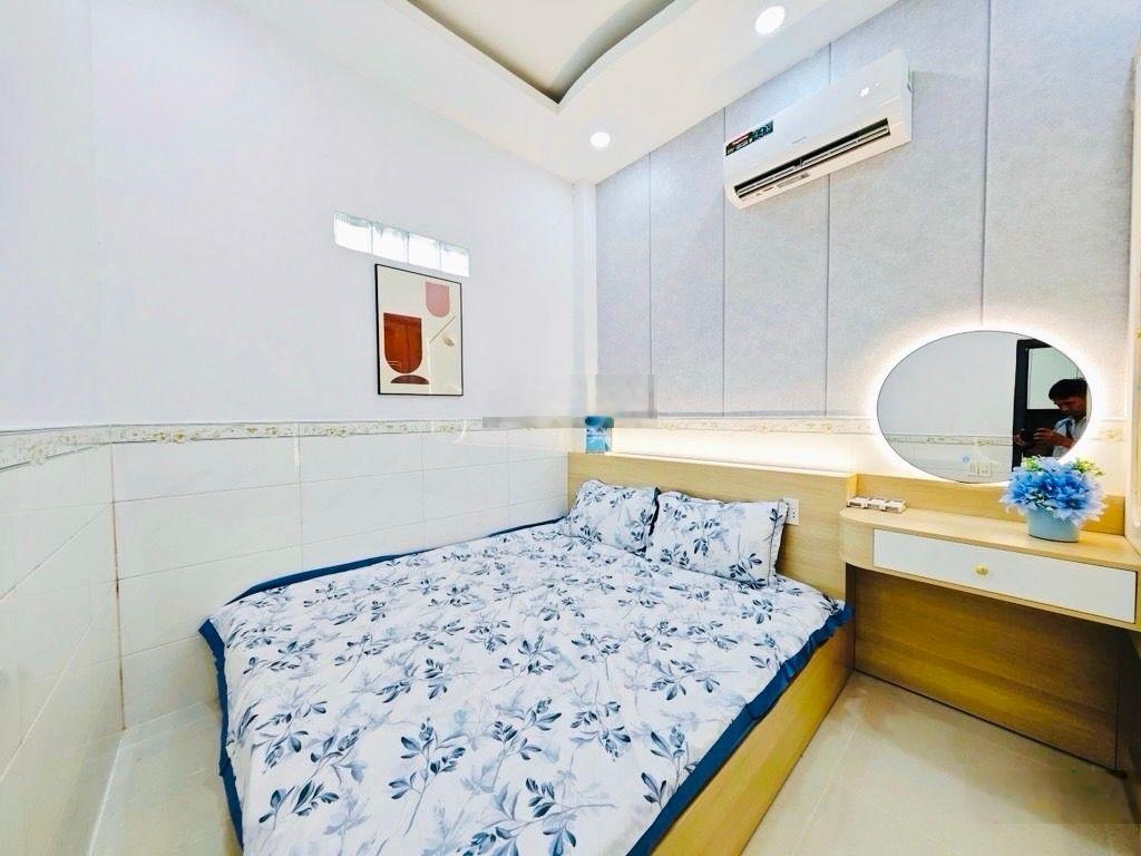 Siêu phẩm gần emart sân bay chợ ,dt 4*13 2 tầng , hẻm 6m thông , khu vực tiện ích bủa vay ,nhỉnh 5t