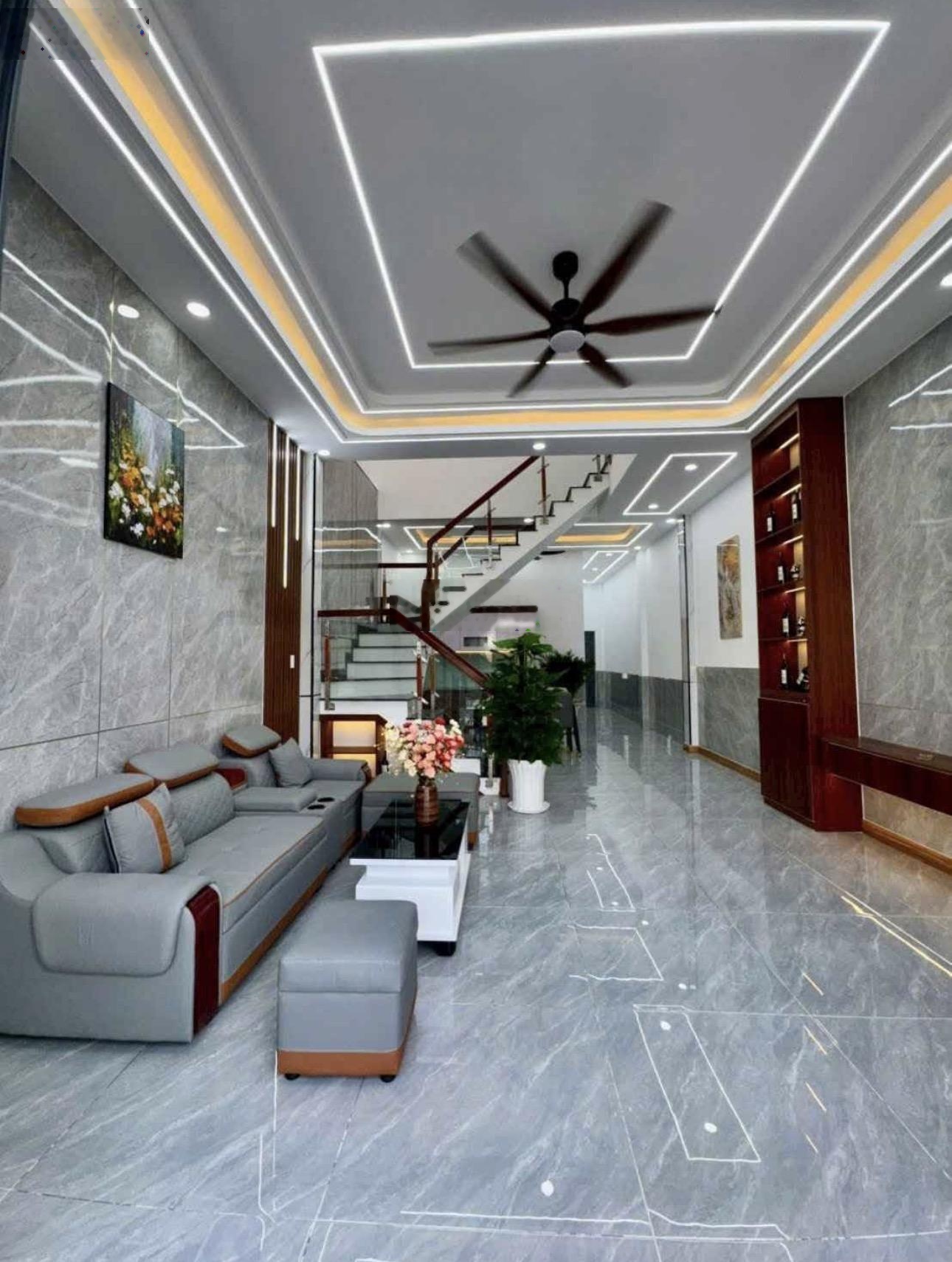 Chú Tư kẹt tiền cần bán gấp căn nhà đường Thích Quảng Đức giá 2 tỷ 650