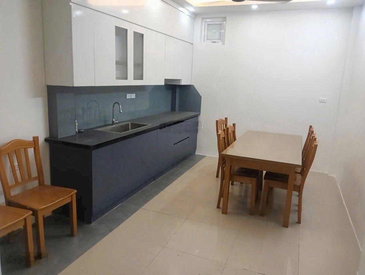 Nhà đẹp, sát ô tô tránh, gần ngay phố, đủ công năng