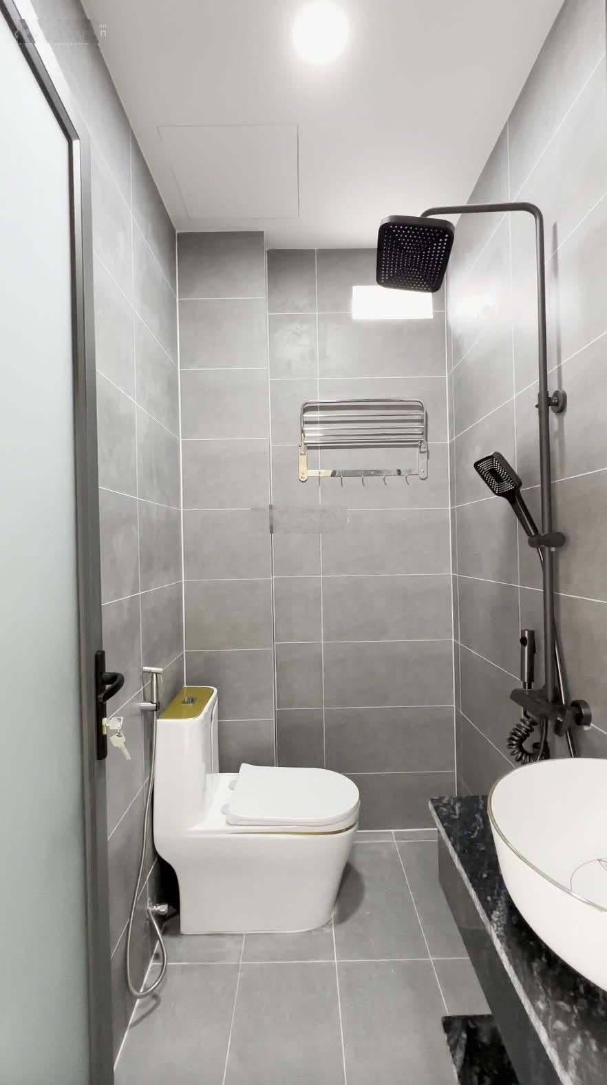 Bán gấp nhà 1 lầu 6x20, giá 800 triệu. Ngay chợ Đệm, đang cho thuê 20 triệu/tháng