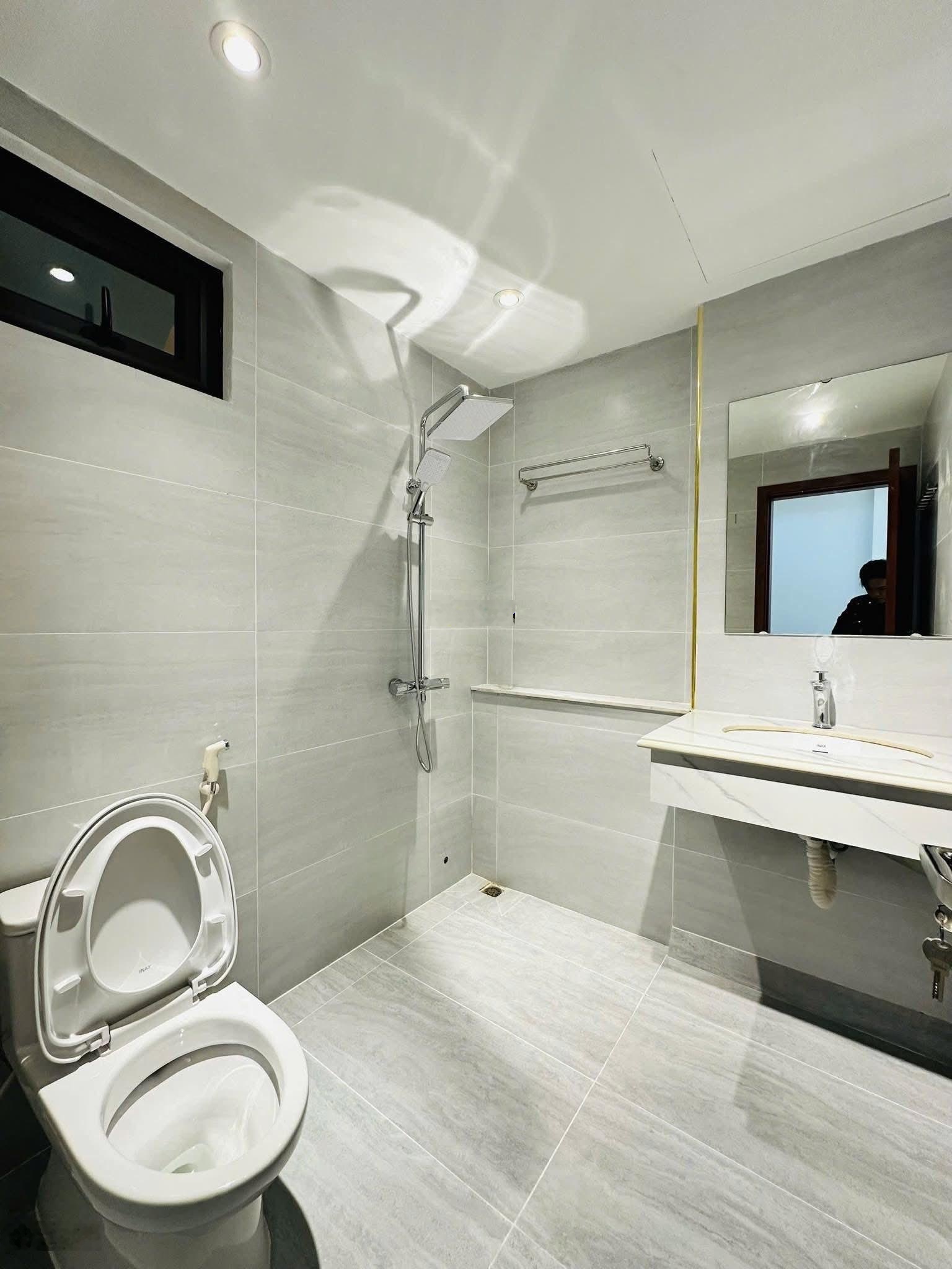 Bán nhà riêng tại Trần Quốc Hoàn, Cầu Giấy rộng 45m2 ngõ 6met ô tô tránh nhau, Chính chủ, uy tín