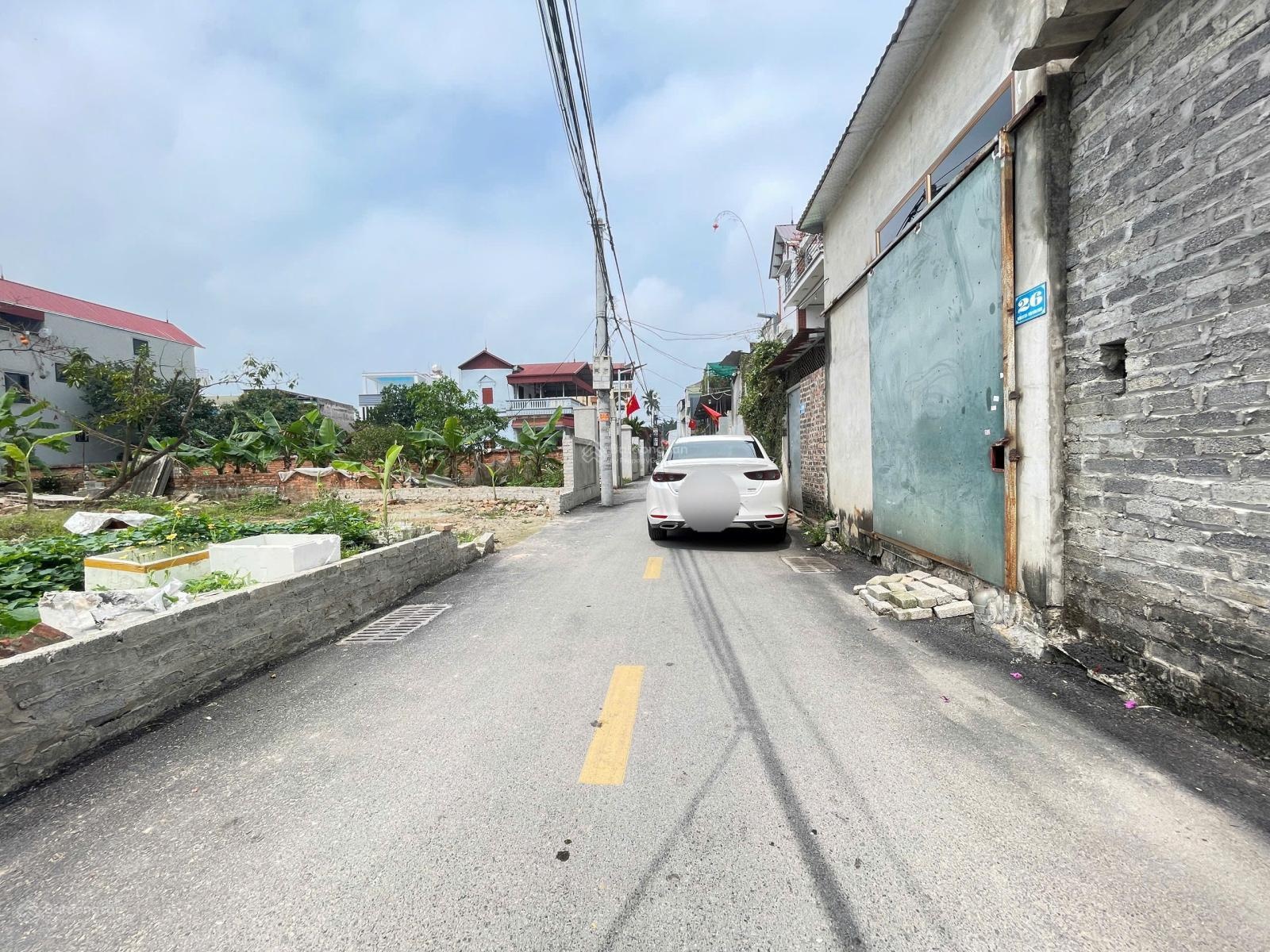 Cần tiền bán gấp lô 2 mặt thoáng đường trước đất 2 ô tô tránh hơn 3 tỷ