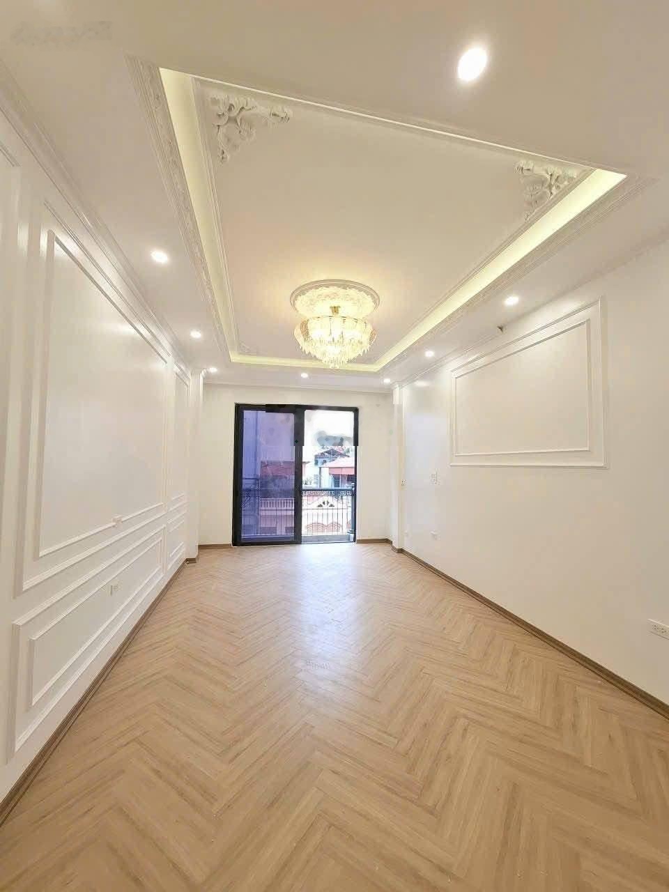 Bán nhà đẹp long lanh tại thanh bình hà đông . Thang máy mặt đường to kinh doanh tốt