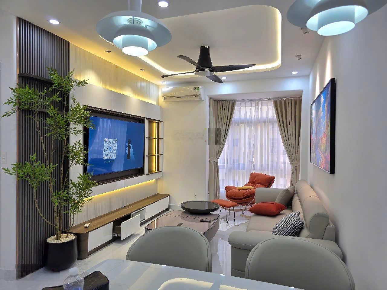 Cần cho thuê 81m Sky 2 giá 26tr 3PN, 2WC, nội thấy đẹp lung linh mới 100%, an ninh thân thiện