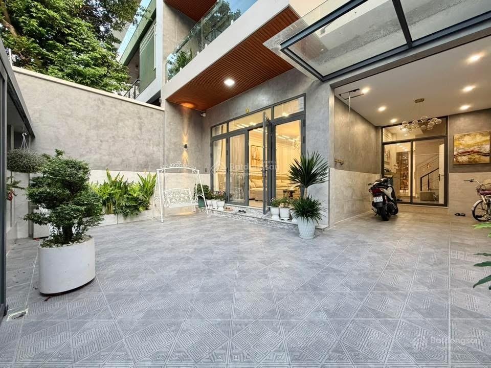 Bán biệt thự Quận 5 - 154m2 - 4 tầng - thang máy