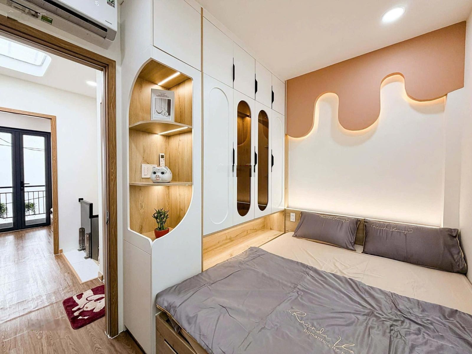 Bán nhà mới full nội thất Huỳnh Văn Bánh P15 Phú Nhuận