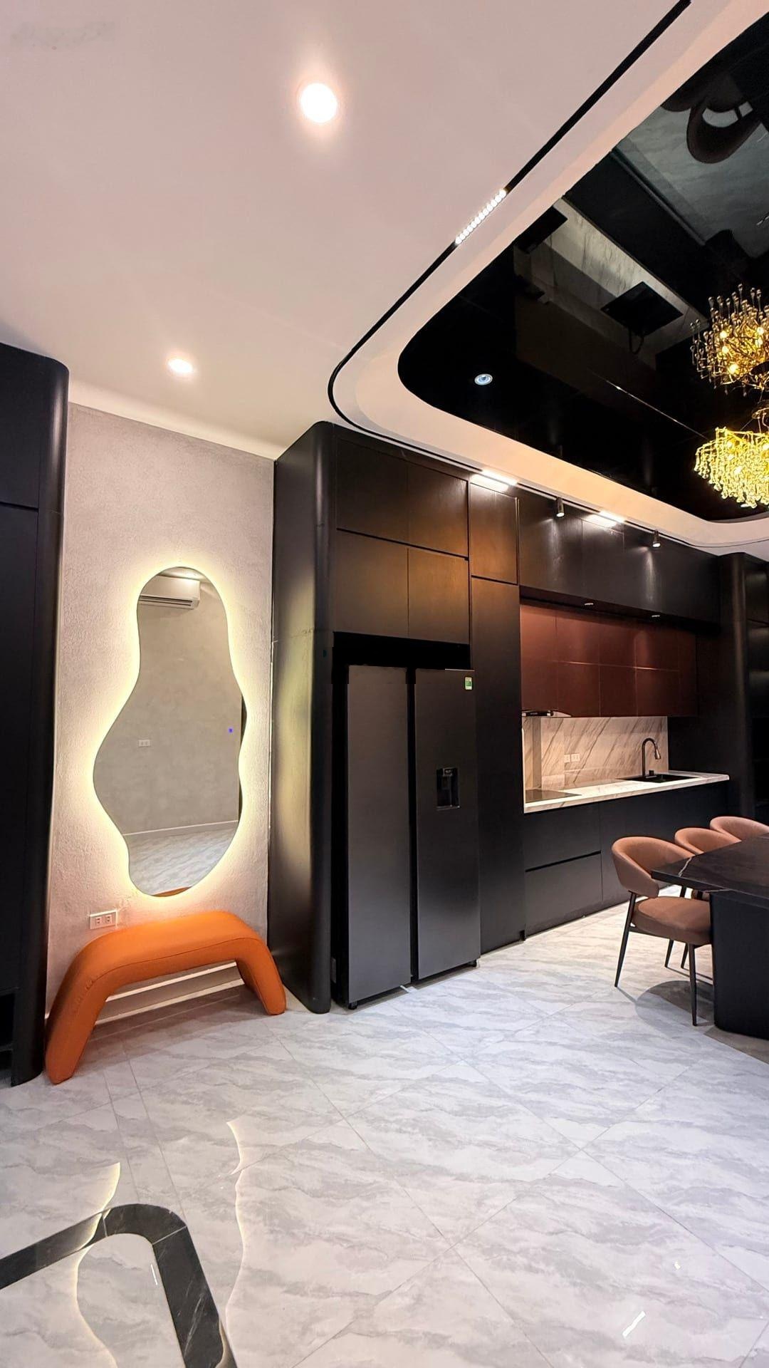 Nhà mới đẹp, Ngã Tư Sở, Thanh Xuân, 6 tầng thang máy, ful nội thất, DT 47m2, MT 4m, giá 13,85 tỷ