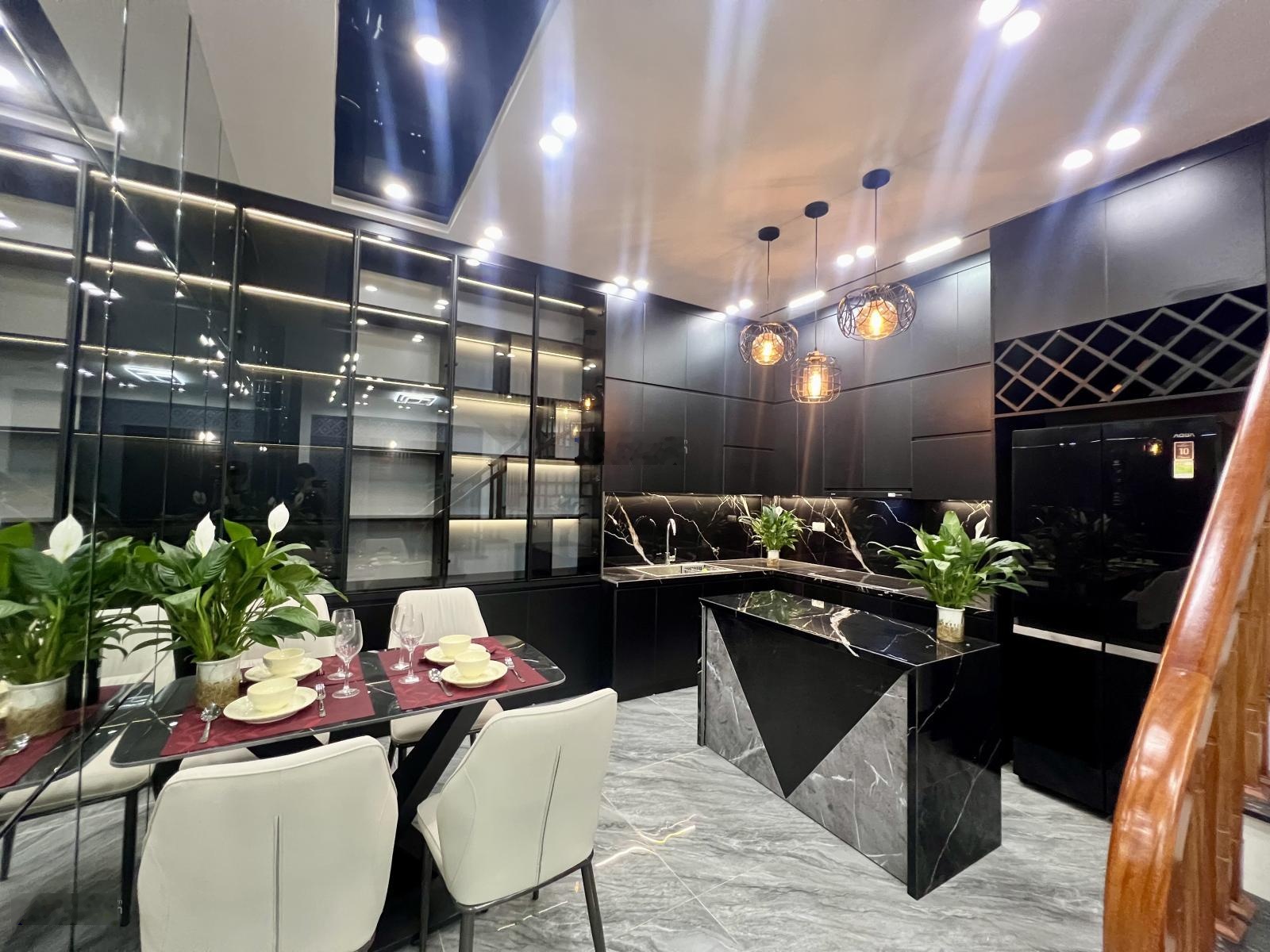 OTO ĐỖ CỬA, VƯƠNG THỪA VŨ, THANH XUÂN. 50m2 x 5 tầng + mặt tiền 4m chỉ hơn 12 tỷ