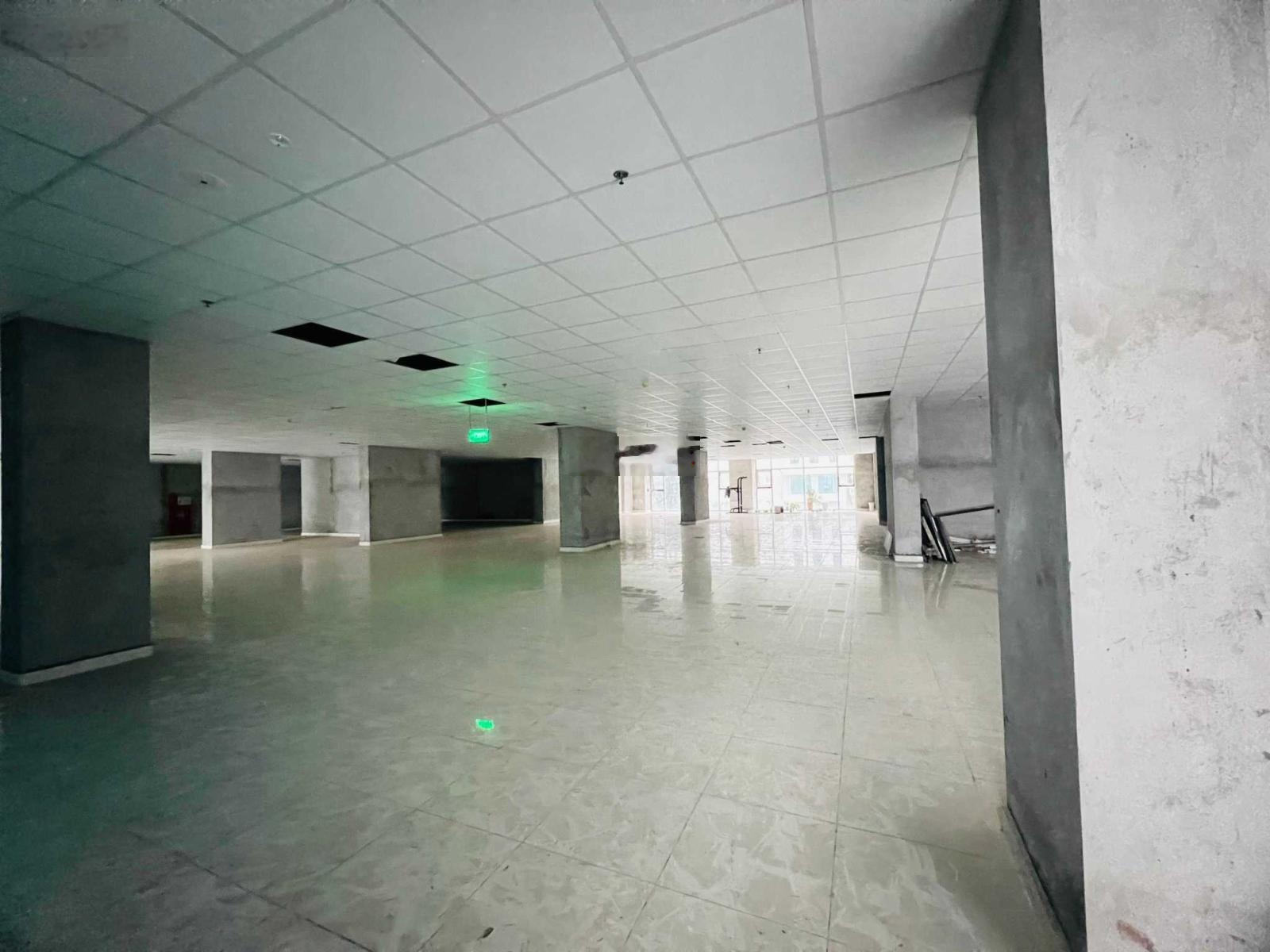 Bán 2200m2 sàn thương mại chung cư Việt Đức Complex, giá cắt lỗ 36tr/m2