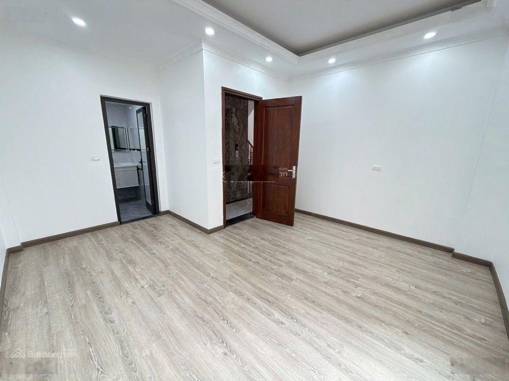 Sốc hoàng quốc việt phân lô oto 102m mt 5,7m giá 34,5 tỷ