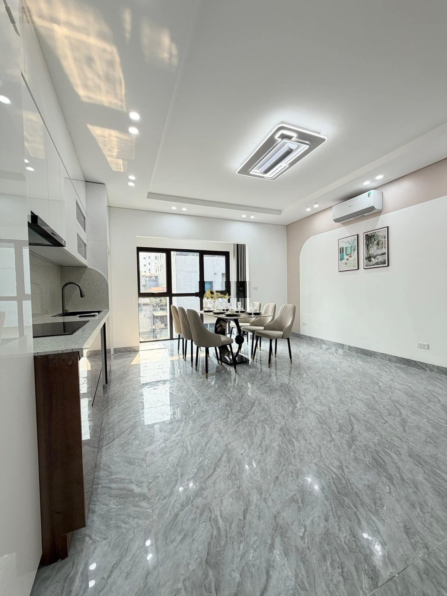 Phân lô phố Đê La Thành mới, lô góc, gần ô tô, ngõ thông, kinh doanh, full nội thất đẹp