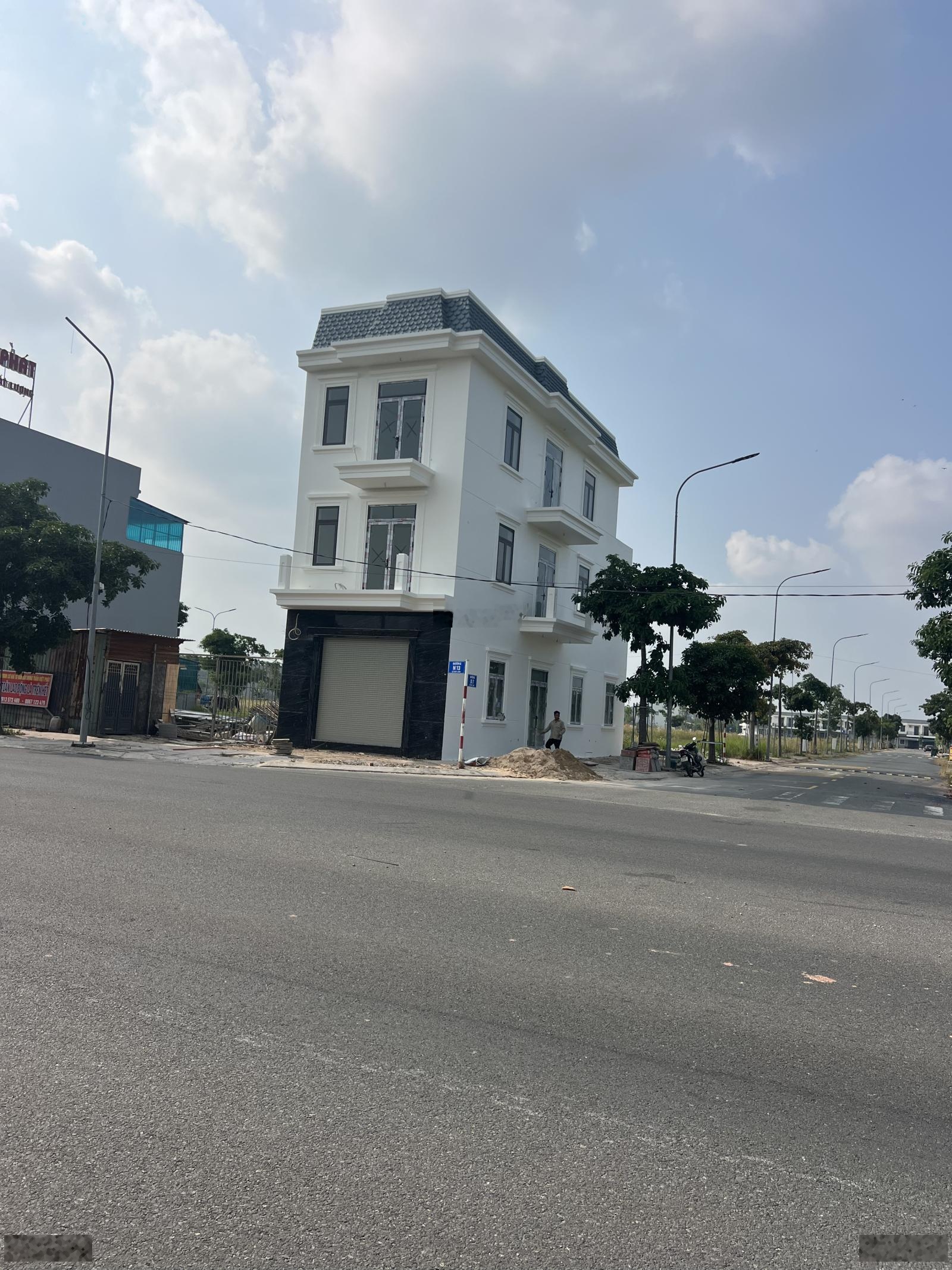Cho thuê nhà lầu: 1 trệt 2 lầu ngay đường cầu đò 2 Bến Cát, Bình Dương. Giá 15 triệu/ tháng