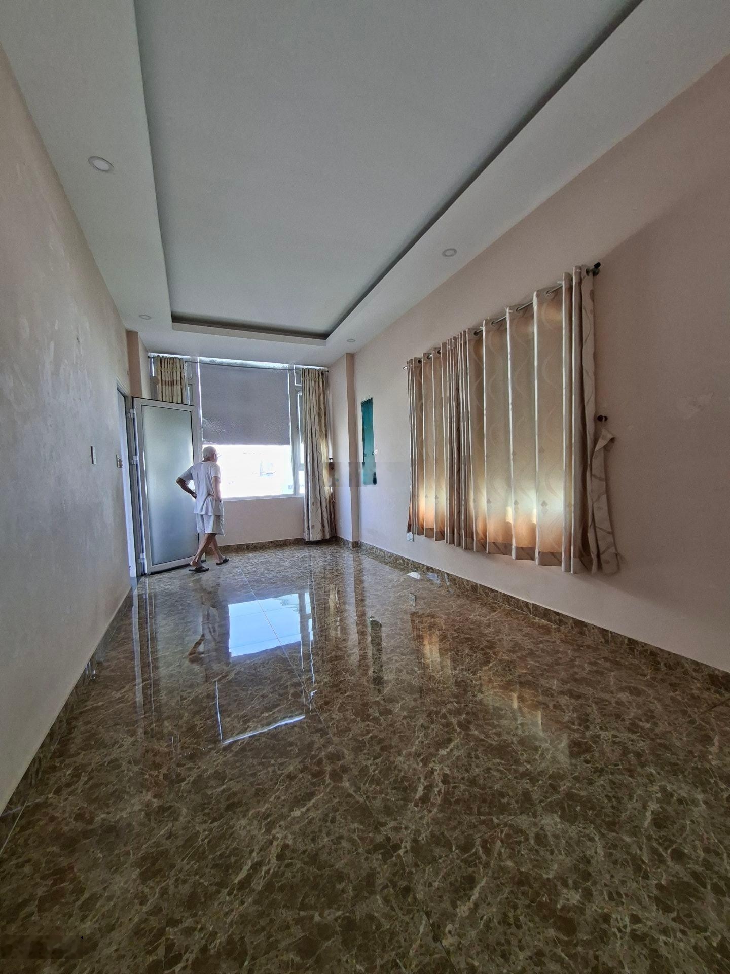 NHÀ 3 TẦNG GARA Ô TÔ LÔ GÓC LINH ĐÔNG CHỈ 6.5 TỶ Sát Phạm Văn Đồng kết nối nhanh, 20 đến sân