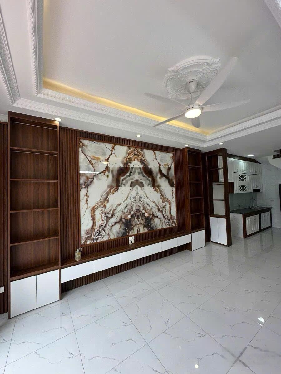 Nhà mới Nguyễn Khoái 30m2, 5 tầng, cách mặt phố 10m, giá 5 tỷ