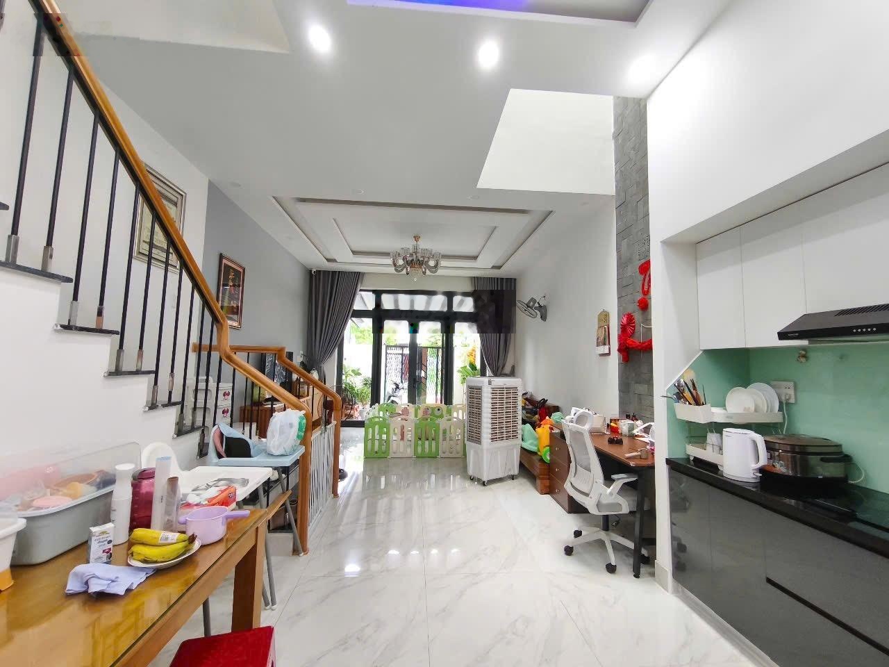Giá chỉ 5,95 tỷ nhà 2 tầng mới tinh, 3pn, full đồ hiếm có khó tìm