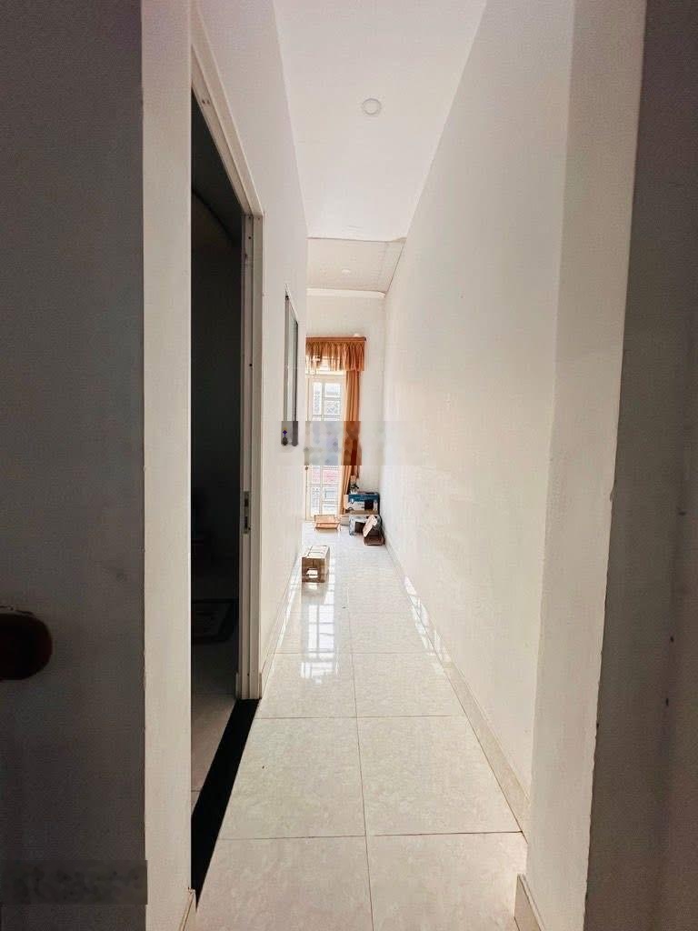 Hơn 3 tỷ, nhà 56m2 - 2 tầng - HXH - Nguyễn Duy Trinh liền kề Q2 - hoàn công đủ - còn thương lượng