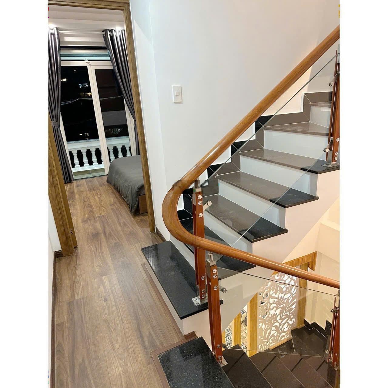 Nhà đẹp 4 tầng kiên cố tại Nam Hồ TP.Đà Lạt. Giá chỉ 4,8 tỷ
