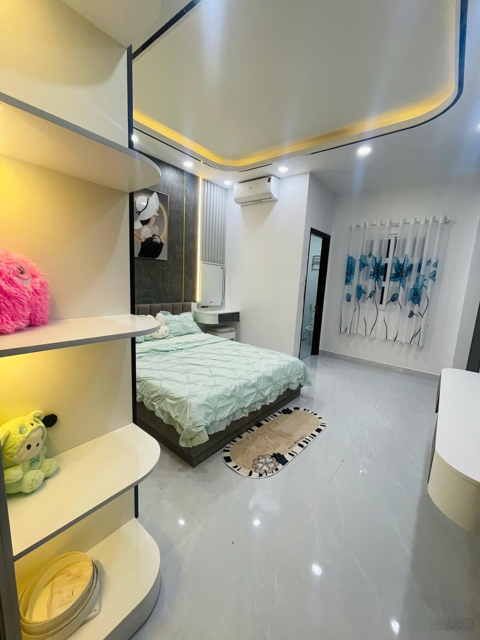 Bán nhanh nhà đẹp 1 trệt 2 lầu, full nội thất, đường Chuyên Dùng 9, P. Phú Mỹ, quận 7