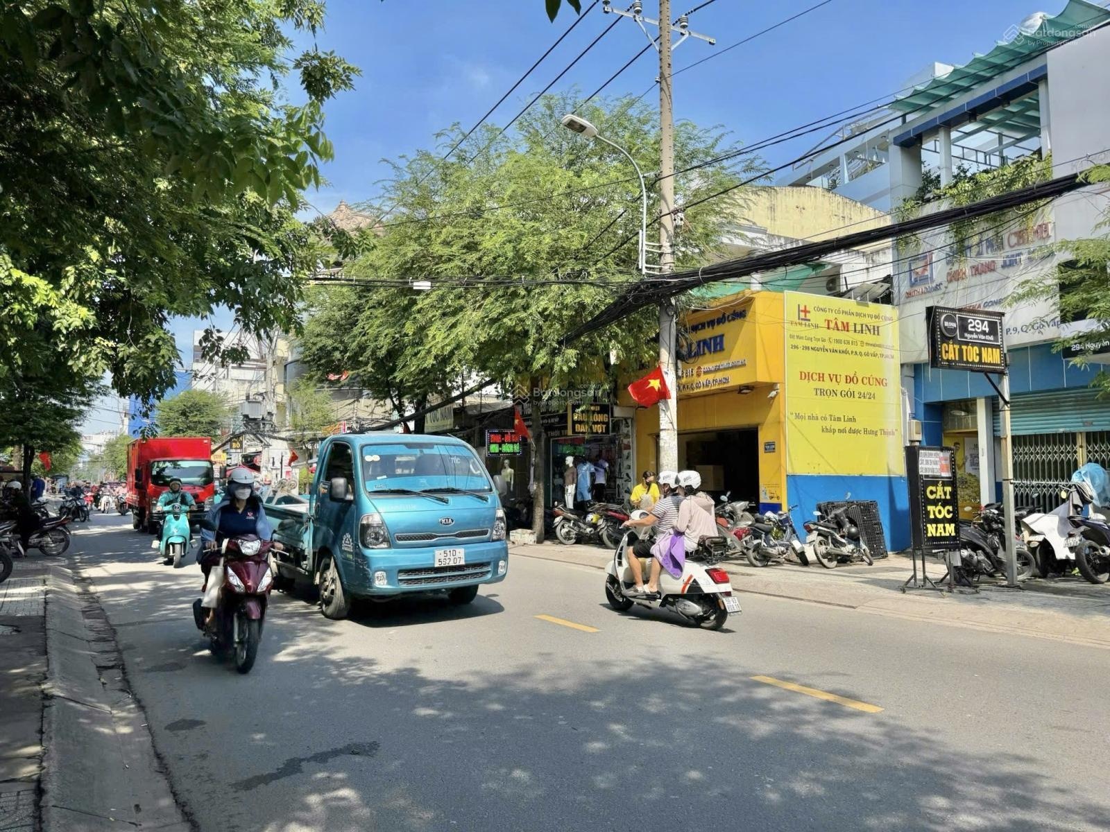 Mặt tiền Nguyễn Văn Khối P8 đoạn CV Làng Hoa, DT 4x25. Dòng tiền 24tr/tháng. Giá 14,2tỷ TL