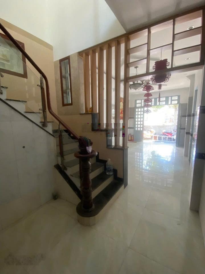 Bán nhà hẻm Lê Đình Cẩn, P. Tân Tạo, 4.8 x 27m, trệt + lửng + lầu, giá 6.7 tỷ