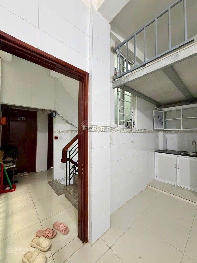 Bán CHDV sầm uất khu làng đại học